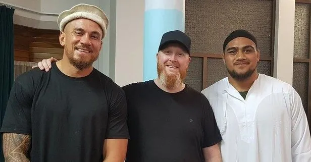 Yeni Zelandalı Rugby oyuncusunun annesi ve arkadaşı Müslüman oldu