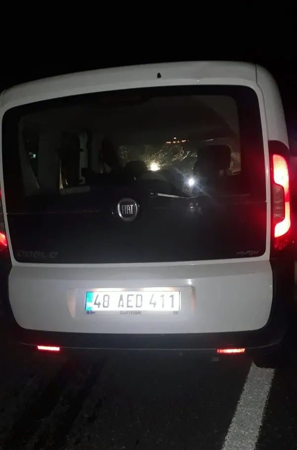 kaza-yapan-surucu-aracini-terkedip-kacti-1613688457521.jpg Kaza yapan sürücü aracını terkedip kaçtı-3