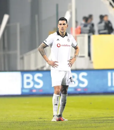 Beşiktaş 4 isimle yolları ayırmayı 2 golcü almayı planlıyor - 2