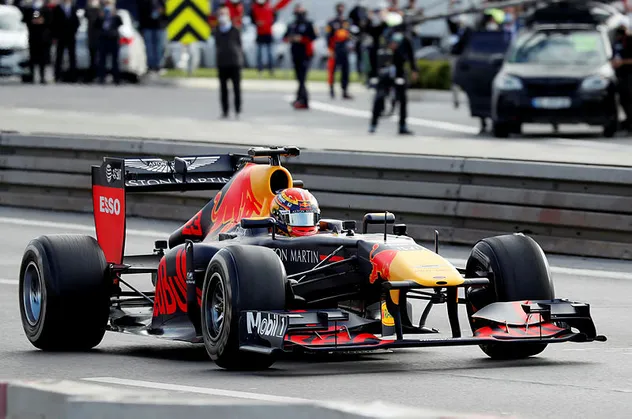 İstanbul GP öncesi dünyada bir ilk! Formula 1'de sıradaki durak 15 Temmuz Şehitler Köprüsü