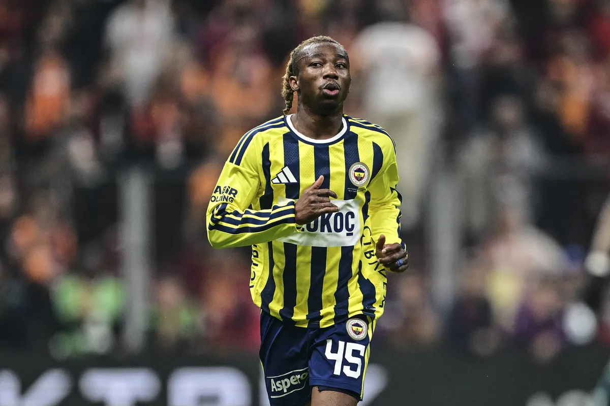 fenerbahcede-dorgeles-nene-ayrilik-kararindan-vazgecti-1793170604311.jpg Fenerbahçeli yıldızdan flaş karar! İsmail Kartal sonrası kararından vazgeçti-7