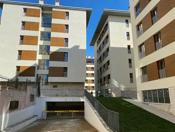 Kartal'da çöken bina sahiplerine yeni daireler teslim edildi-3