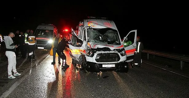 Manisa'da kamyonla çarpışan ambulanstaki hasta kurtarılamadı