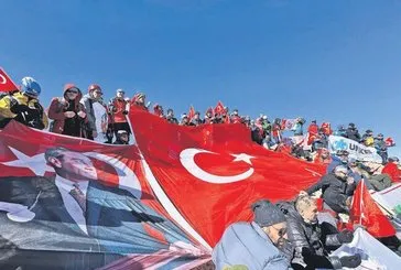 Bayrağımız zirvede
