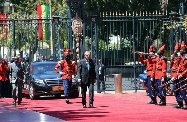 Cumhurbaşkanı Erdoğan'a Senegal'de görkemli karşılama-4
