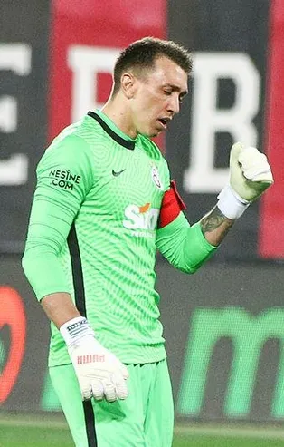 Galatasaraylı Muslera'dan Copa America isyanı: Oynamak istemiyorum