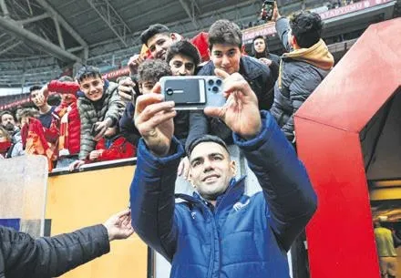 trabzonsporun-baskani-ahmet-agaoglundan-flas-sozler-hafizalardan-silinmis-degil-1670202923771.jpeg Trabzonspor’un başkanı Ahmet Ağaoğlu’ndan flaş sözler: Hafızalardan silinmiş değil | Spor haberleri-18