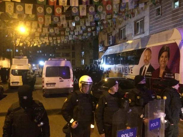 Diyarbakır'da HDP'ye operasyon! Çok sayıda gözaltı var-5