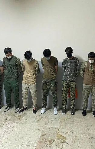 Zeytinburnu'nda asker kıyafetiyle dolaşan 9 düzensiz Afgan göçmen sınır dışı edilecek