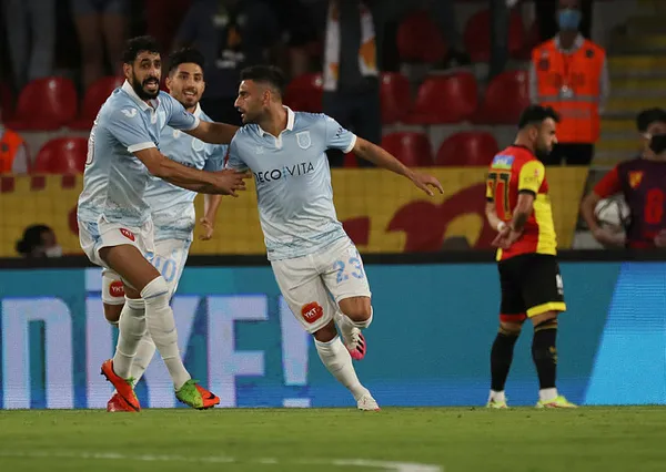 basaksehir-mi-fenerbahce-mi-kim-kazanacak-1632041853840.jpg Başakşehir mi? Fenerbahçe mi? Kim kazanacak?-3