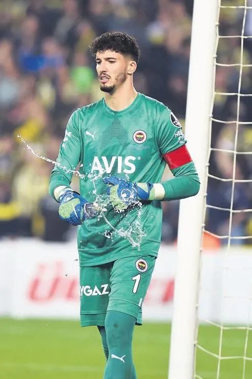 fenerbahce-4-kez-one-gectigi-macta-karagumruku-905-dakikada-maglup-etti-1665358525745.jpeg Fenerbahçe 4 kez öne geçtiği maçta Karagümrük'ü 90+5. dakikada mağlup etti-7