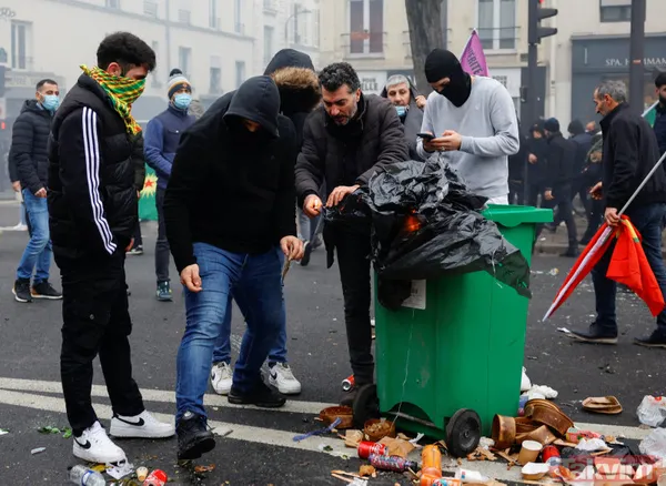 Terör örgütü PKK yanlıları Paris'i savaş alanına çevirdi! Türkiye'deki siyasi ayak HDP iftiraya başladı - 34