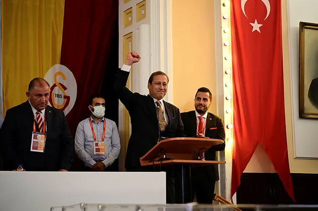SON DAKİKA! Galatasaray'da yeni dönem resmen başladı! Burak Elmas mazbatasını aldı