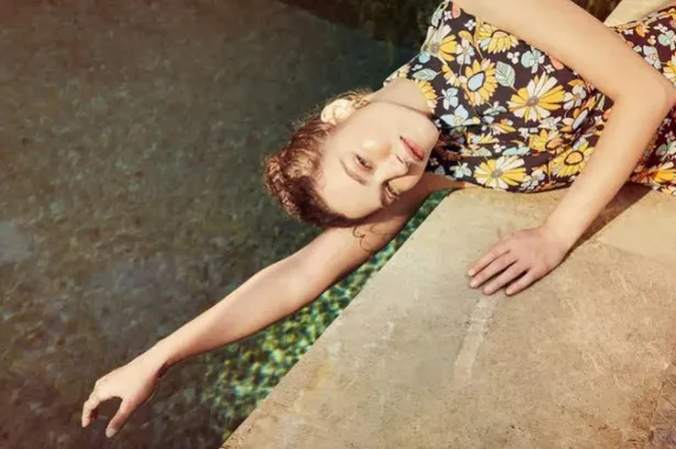 Melisa Şenolsun yine cüretkar sınır tanımıyor! Bu kez mayosula suda uyku pozunu paylaştı şimdi 'geceyle yüz yüze...'-7