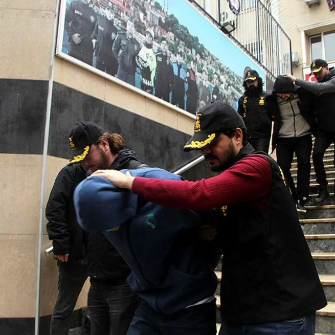 CHP İl Başkanlığı yakınında havaya ateş edilme görüntüleri ortaya çıktı! Araçta çalan PKK müzikleri dikkatlerden kaçmadı