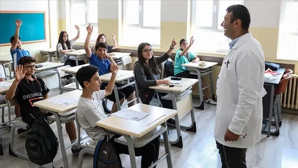Bakan Özer'den Osmaniye'deki Afet Koordinasyon Merkezi'nde önemli açıklamalar: "25 bin 883 öğrenci kentlerine geri dönmeye başladı"-2