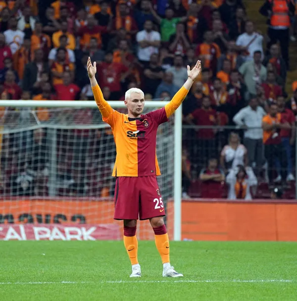 galatasaray-nelsson-ve-boeyun-fiyatini-belirledi-1-milyar-tl-kasaya-girecek-1671726500545.jpg