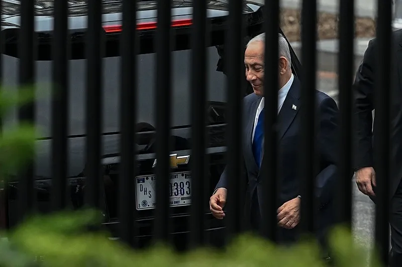 abd-baskani-trump-netanyahu-ile-beyaz-sarayda-gorustu-1785260035759.jpeg Netanyahu Beyaz Saray'a arka kapıdan girdi: Trump ile kritik zirve! Görüşme öncesi büyük protesto-4
