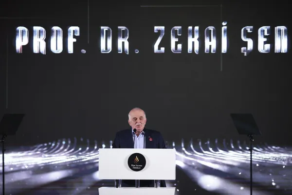 baskan-erdoganin-katilimiyla-2021-ilim-yayma-odulleri-sahiplerini-buldu-bu-vatan-beni-okuttu-o-yuzden-buradayim-1640076662413.jpg Başkan Erdoğan'ın katılımıyla 2021 İlim Yayma Ödülleri sahiplerini buldu: Bu vatan beni okuttu o yüzden buradayım-2