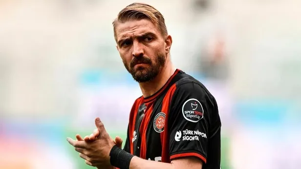 fatih-karagumruk-caner-erkin-ile-yollarini-ayirdi-1670167641695.jpeg Fatih Karagümrük, Caner Erkin ile yollarını ayırdı-3