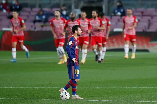 Granada deplasmanda Barcelona'yı devirdi