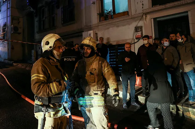 İstanbul'da yangın paniği! Komşular son anda kurtardı