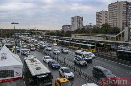 İstanbul’da yoğun trafik: Çalışanlar işine öğrenciler okuluna gidemiyor! Metroda tepki çeken görüntü