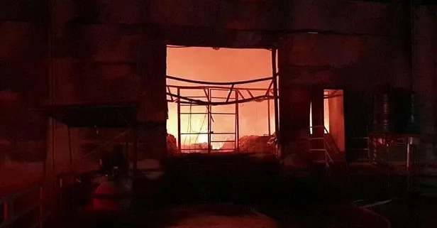 İzmir’de çıkan yangın sonrası iki fabrika kullanılamaz hale geldi