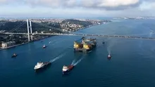 Yarı batık vinç gemisi Saipem 7000 İstanbul Boğazından geçti!