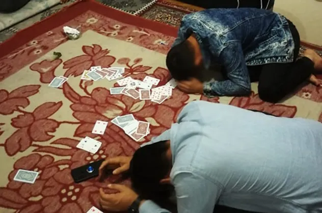 Düzce'de flaş operasyon! Kumarhaneye çevrilen evde 16 kişi suçüstü yakalandı!