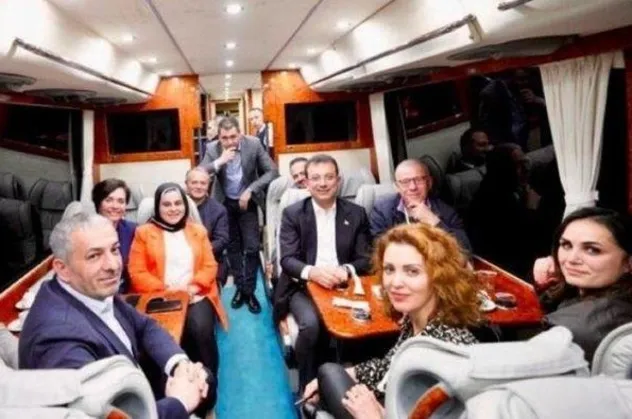"Nagehan Alçı'ya VIP minibüs bize yarım otobüs"! İmamoğlu'na sanatçılardan sonra bir tepki de TELE1 muhabirinden
