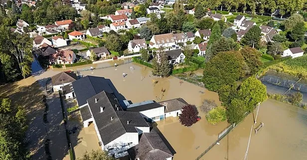 Fransa’yı Kirk Kasırgası vurdu! Meclis’i sel bastı