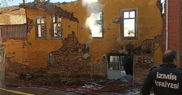 izmirde-3-ve-2-yaslarindaki-3-kardes-yanarak-can-verdi-itfaiyecileri-kahreden-detay-cesetleri-birbirlerine-sarilmis-halde-bulundu-1640497665192.jpeg İzmir'de 3 ve 2 yaşlarındaki 3 kardeş yanarak can verdi! İtfaiyecileri kahreden detay: Cesetleri birbirlerine sarılmış halde bulundu-8