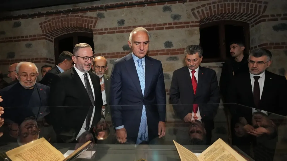 700 yıllık yazma eserler İstanbul'da bir araya geldi