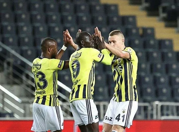 Ligde Galatasaray’a yenilen Fenerbahçe dün de Başakşehir’e kaybedip kupadan elendi-3