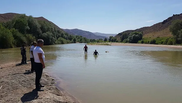 kayseride-kizilirmaka-giren-baba-kayboldu-2-cocugu-boguldu-1596980880080.jpg Kayseri'de çok acı olay! Kızılırmak'a giren baba kayboldu, 2 çocuğu boğuldu-2