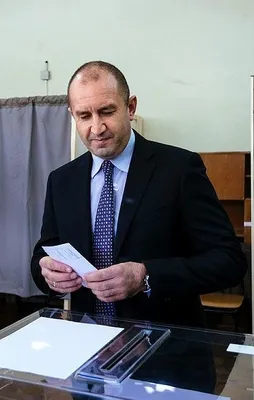 Bulgaristan'ın yeni cumhurbaşkanı Radev oldu