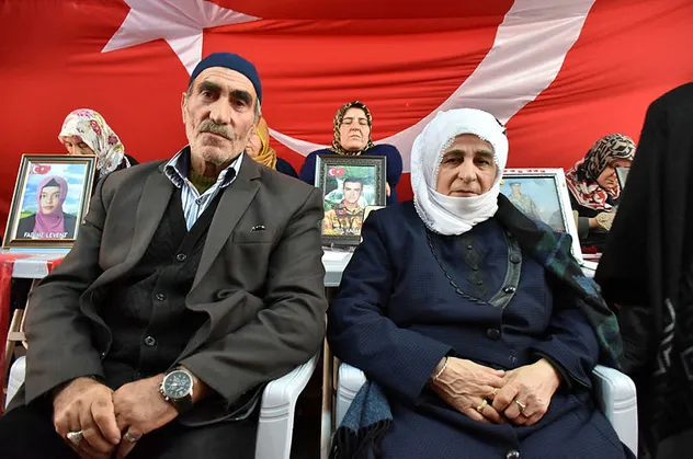 Evlat nöbetine bir aile daha katıldı