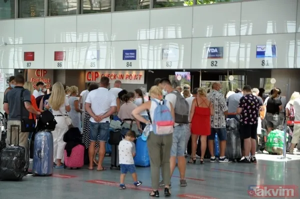 15 katlı dev ultra lüks gemi Kuşadası'nda! Esnafın yüzü güldü - 5