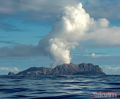 Yeni Zelanda’da Whakaari Yanardağı 18 yıl sonra patladı! Okyanus ikiye ayrıldı