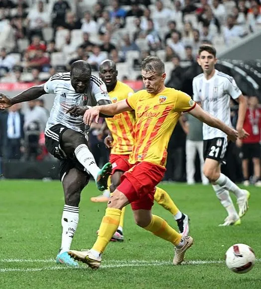 1695592516383.jpeg Şenol Güneş isyan bayrağını çekti: Hani deplasmandan gelen Pazartesi oynayacaktı?-3