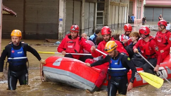karadeniz-sele-teslim-oldu-dereler-tasti-yollar-gole-dondu-evleri-su-basti-ankara-istanbul-yonu-trafige-kapali-1688996470721.jpg Karadeniz sele teslim oldu: Dereler taştı, yollar göle döndü, evleri su bastı! Ankara-İstanbul yönü trafiğe kapalı... | Zonguldak, Bartın, Bolu son durum-7