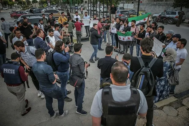 İsrail askerleri tarafından öldürülen Şirin Ebu Akile'nin taziye düzenlenen evine baskın!-2