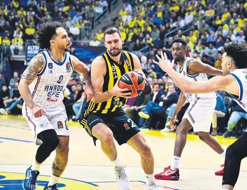 Türk derbisinde gülen Fenerbahçe