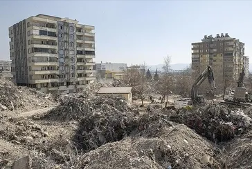 Asrın felaketinde Karamanmaraş'taki Ebrar Sitesi 1400 kişiye mezar olmuştu! Kurucusundan skandal savunma: Yer çürüktü