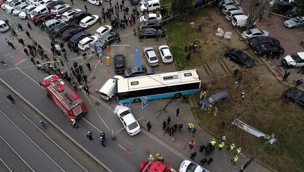 Beyazıt'ta otobüs kazası! Çok sayıda yaralı var-3