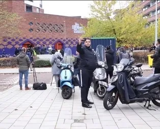 Amsterdamda ilk kez ezan sesi! Herkes telefonuna sarıldı