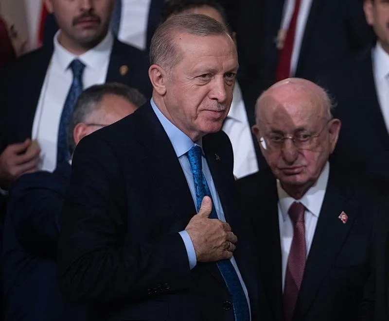 Başkan Recep Tayyip Erdoğan, TBMM Başkanı Numan Kurtulmuş'un ev sahipliğinde düzenlenen iftar programında milletvekilleriyle bir araya geldi.  (AA)