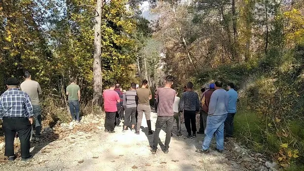 muglada-aci-olay-devrilen-traktorun-altinda-kalan-baba-ve-oglu-oldu-1637426046052.jpeg Muğla'da acı olay: Devrilen traktörün altında kalan baba ve oğlu öldü-4