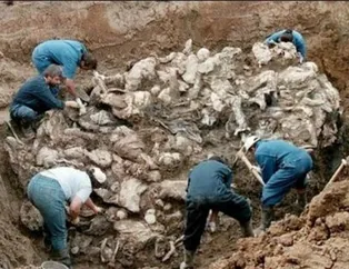 Çeyrek asır geçse de sönmeyen yangın|  Srebrenitsa Katliamı ne zaman oldu, neler yaşandı? İşte tarihi...